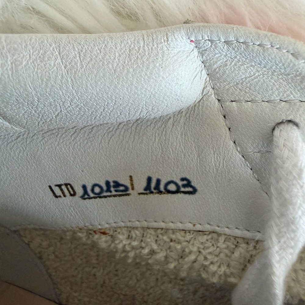 Golden Goose Deluxe Brand Mid
Star
GGDB / PRIVATE EDT Size 39 US 9 - Picture 8 of 12